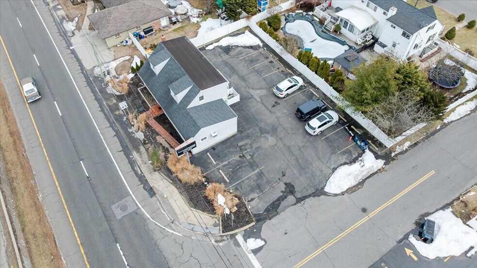 930 Sunrise Hwy, North Babylon, NY à vendre - Photo du bâtiment - Image 3 de 29