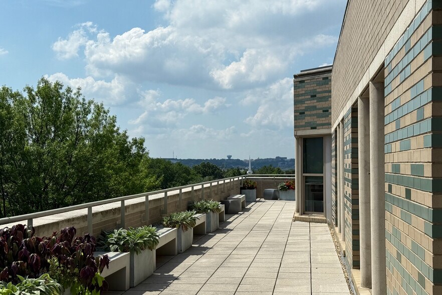 660 Pennsylvania Ave SE, Washington, DC à louer - Photo du bâtiment - Image 3 de 6
