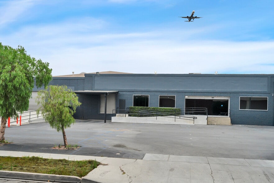 THE BELLANCA PORTFOLIO portfolio of 3 properties for sale on LoopNet.ca - Building Photo - Image 2 of 10