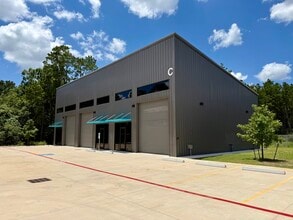 2007 Airport Rd, Conroe, TX for lease Building Photo- Image 2 of 9