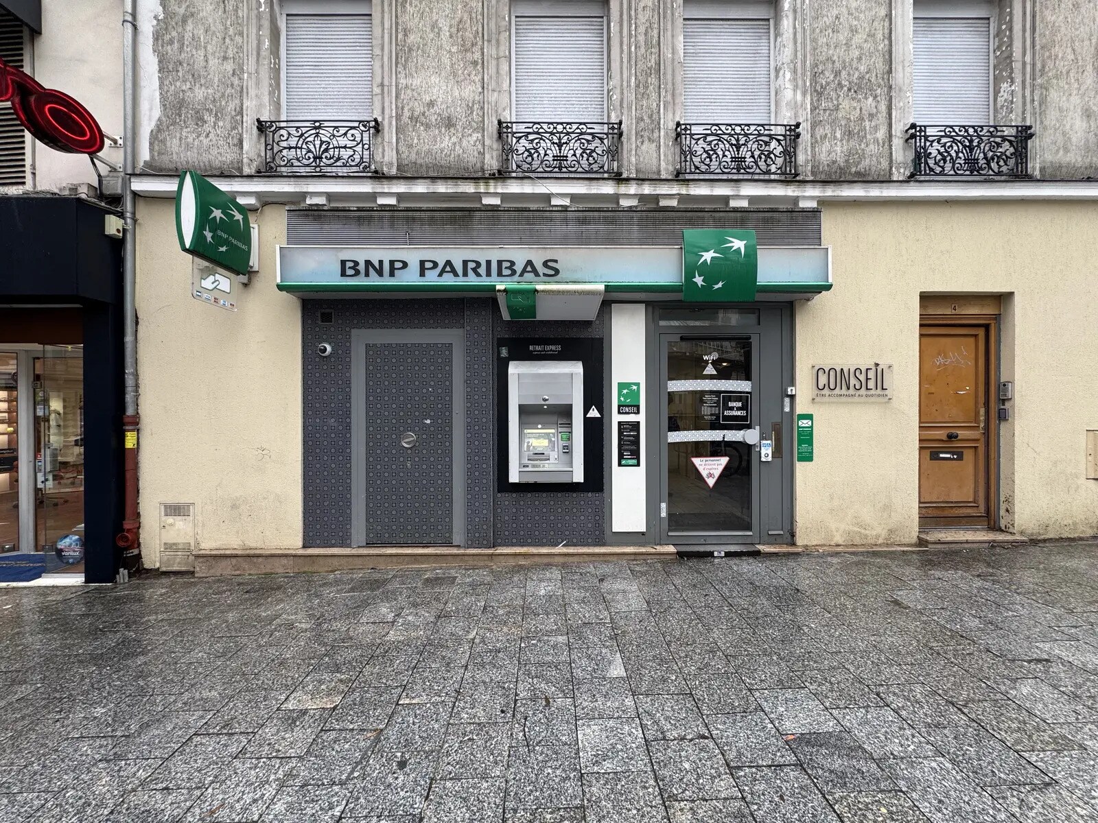 4 Place Saint-Fargeau, Paris for lease Building Photo- Image 1 of 17