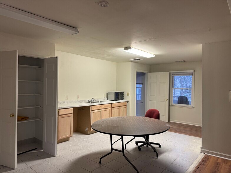 232 High House Rd, Cary, NC à vendre - Photo du bâtiment - Image 3 de 15