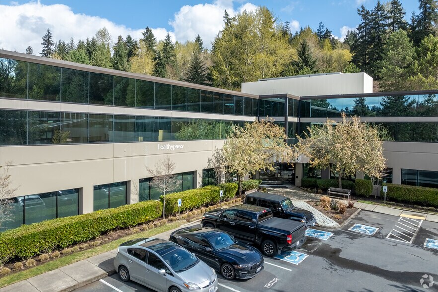11120 NE 33rd Pl, Bellevue, WA à louer - Photo du bâtiment - Image 2 de 5