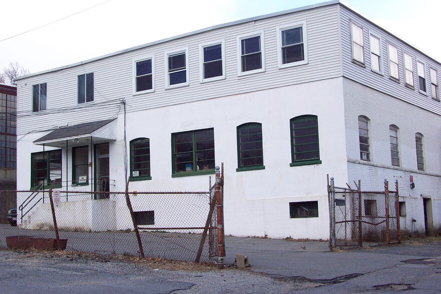 32 Oak Hill Ln, Fitchburg, MA à vendre - Photo du bâtiment - Image 2 de 42
