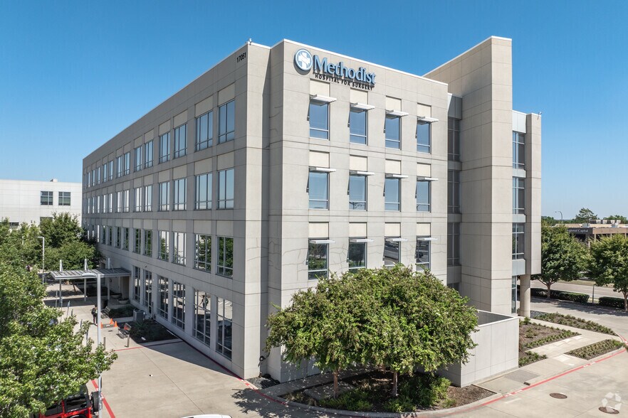 17051 N Dallas Pky, Addison, TX à louer - Photo du bâtiment - Image 3 de 13