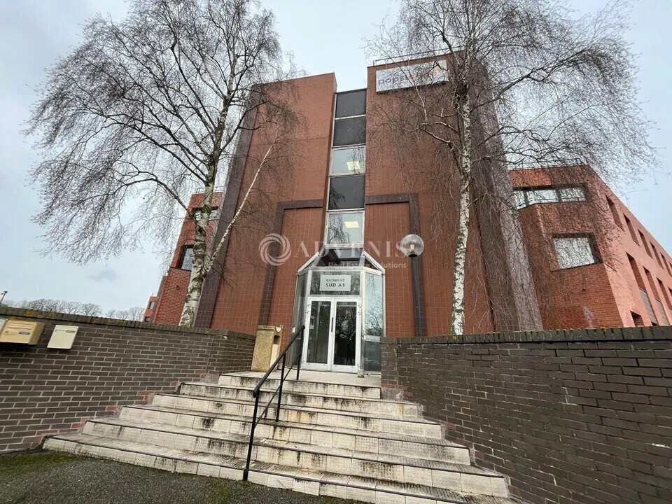 Office in Montigny-le-Bretonneux for sale Building Photo- Image 1 of 7