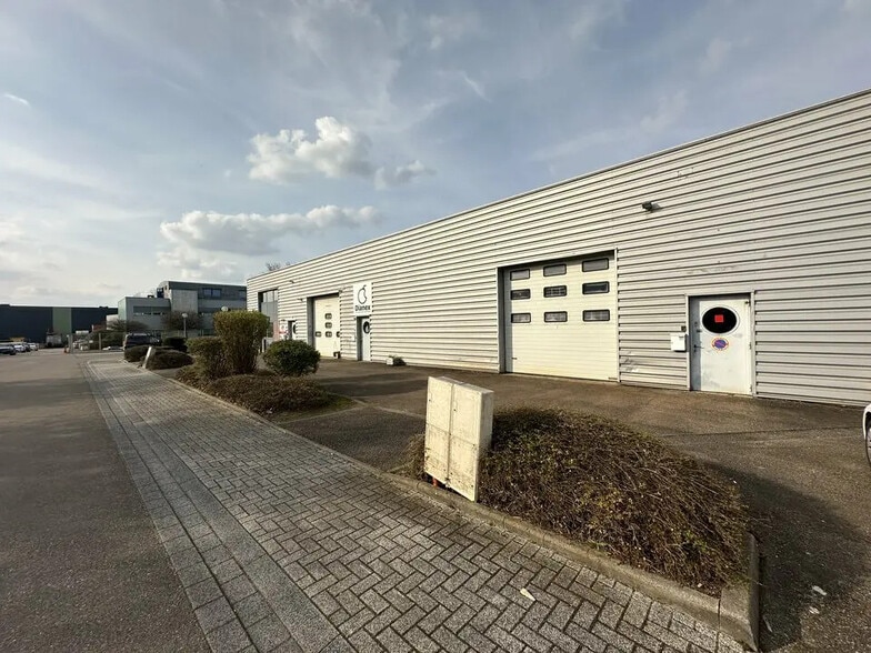 Flex in OSTWALD for lease - Building Photo - Image 1 of 11