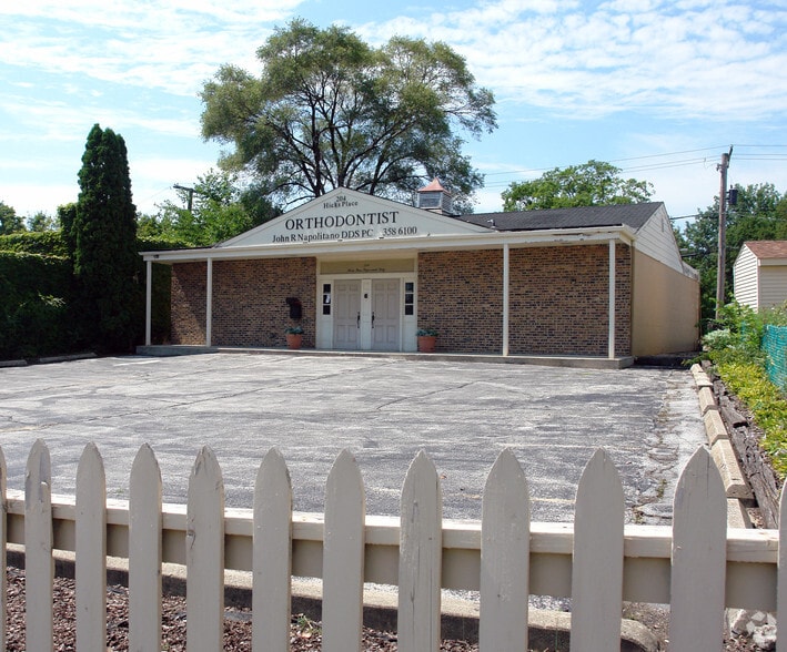 204-206 N Hicks Pl, Palatine, IL for sale - Building Photo - Image 2 of 3
