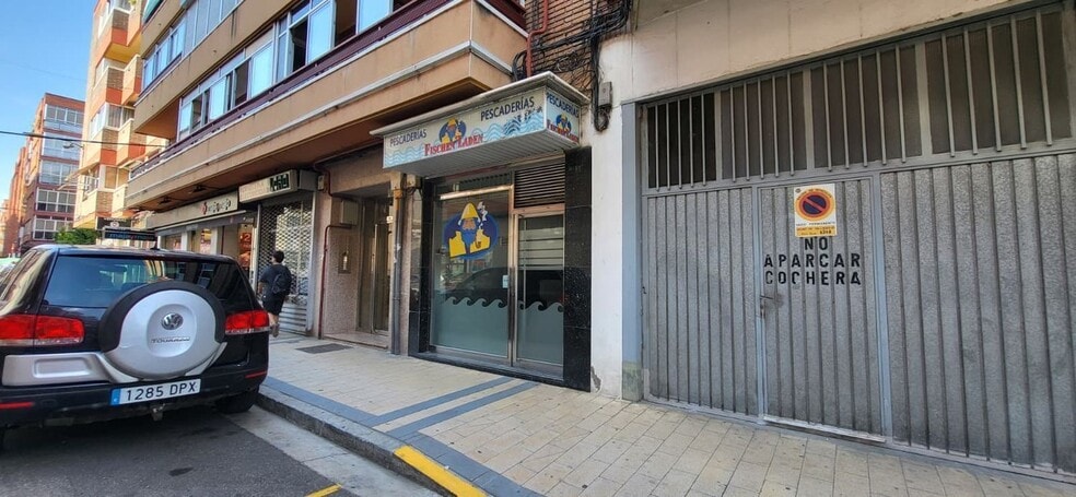 Calle de Joaquín María Jalón, 15, Valladolid, Valladolid for lease - Building Photo - Image 2 of 20