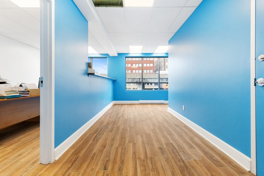 206 Boul Crémazie E, Montréal, QC à vendre - Photo du bâtiment - Image 3 de 5