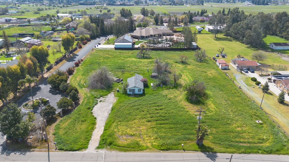 8045 Alluvial ave, Clovis, CA for sale - Primary Photo - Image 1 of 12