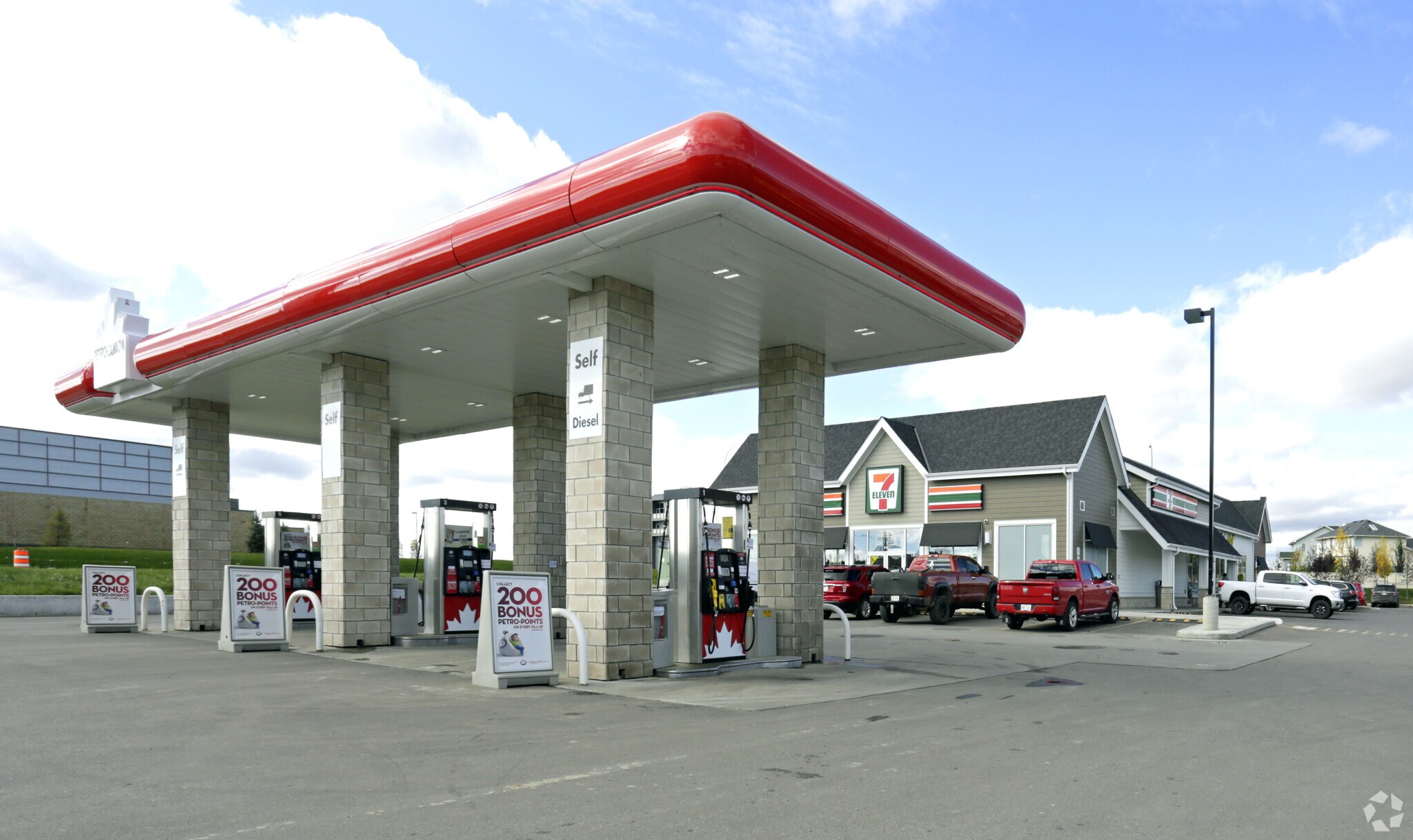 800 Yankee Valley Blvd SW, Airdrie, AB for sale Primary Photo- Image 1 of 1