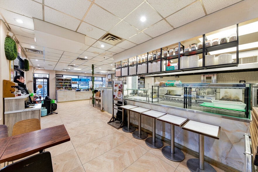 348 E 49th St, New York, NY for lease - Building Photo - Image 3 of 20