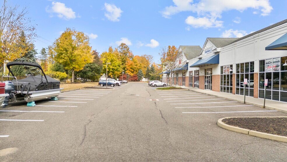 507 Danbury Rd, New Milford, CT à louer - Photo du bâtiment - Image 3 de 19