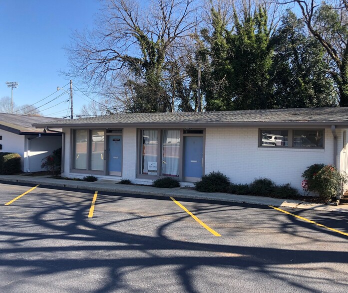 413 Vardry St, Greenville, SC for lease - Building Photo - Image 1 of 7