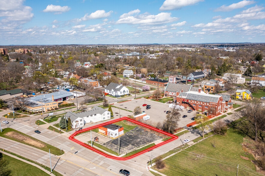 180 Orchard Lake Rd, Pontiac, MI for sale - Building Photo - Image 2 of 13