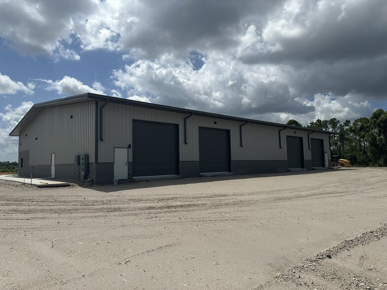 28315 Woodlawn, Punta Gorda, FL à louer - Photo du bâtiment - Image 3 de 3