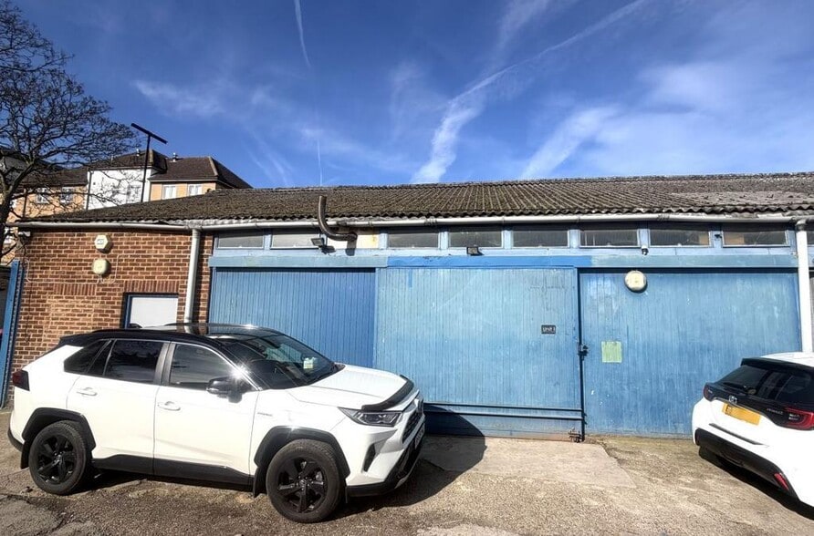 339 London Rd, Mitcham for sale - Building Photo - Image 1 of 4