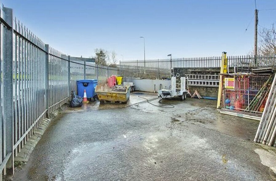 Waterloo Rd, Pembroke Dock à louer - Photo du bâtiment - Image 3 de 3