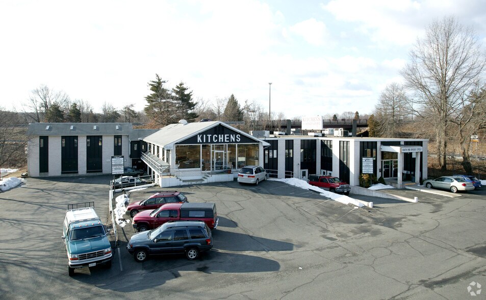 584 Meadow St, Agawam, MA à louer - Photo du bâtiment - Image 1 de 8