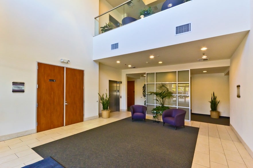 6 Orchard Rd, Lake Forest, CA à louer - Hall d’entrée - Image 2 de 29