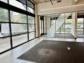 12345 NE 115TH Pl, Kirkland, WA for lease Interior Photo- Image 1 of 4
