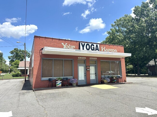 More details for 195 W Statesville Ave, Mooresville, NC - Retail for Sale