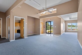 735 N Townville St, Seneca, SC for lease Building Photo- Image 2 of 13