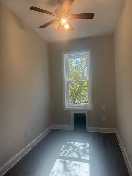 19314 Jamaica Ave, Hollis, NY à vendre - Photo du bâtiment - Image 3 de 11