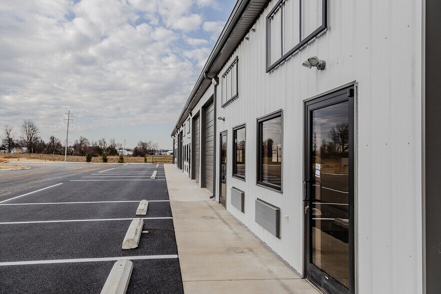 400 Red Squirrel St, Bowling Green, KY for sale - Building Photo - Image 2 of 10