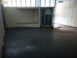 Plus de détails pour Multi-résidentiel à vendre