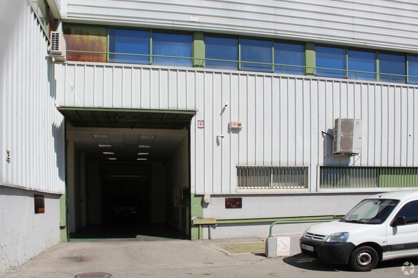 Avenida Andalucía, 58, Madrid, MAD 28021 - - - Interior Photo - Image 1 of 12