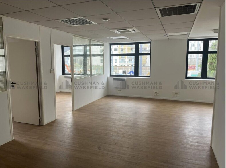16 Rue Jean Jacques Rousseau, Issy-les-Moulineaux à louer - Photo du bâtiment - Image 2 de 24