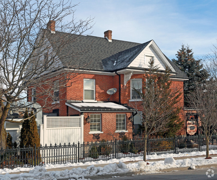 1 Way St, Whitby, ON à vendre - Photo du bâtiment - Image 3 de 3