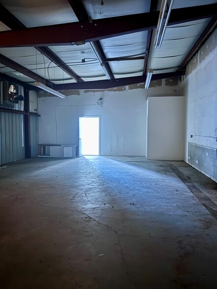 2416-2424 Kirkwood Ave, Naples, FL for lease - Interior Photo - Image 3 of 3