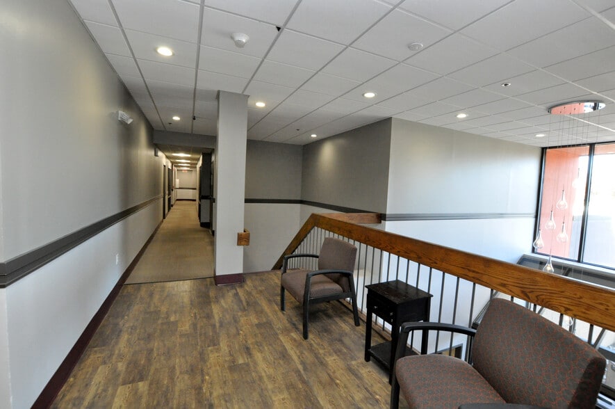 210 Ark Rd, Mount Laurel, NJ à louer - Hall d’entrée - Image 3 de 4