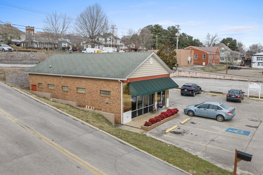 501 N Oak St, Sweetwater, TN à vendre - Photo du bâtiment - Image 3 de 15