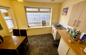 39 Newdegate St, Nuneaton for lease Interior Photo- Image 2 of 13