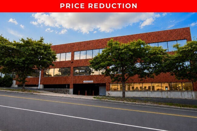 More details for 430 Tunxis Hill Rd, Fairfield, CT - Industrial for Sale