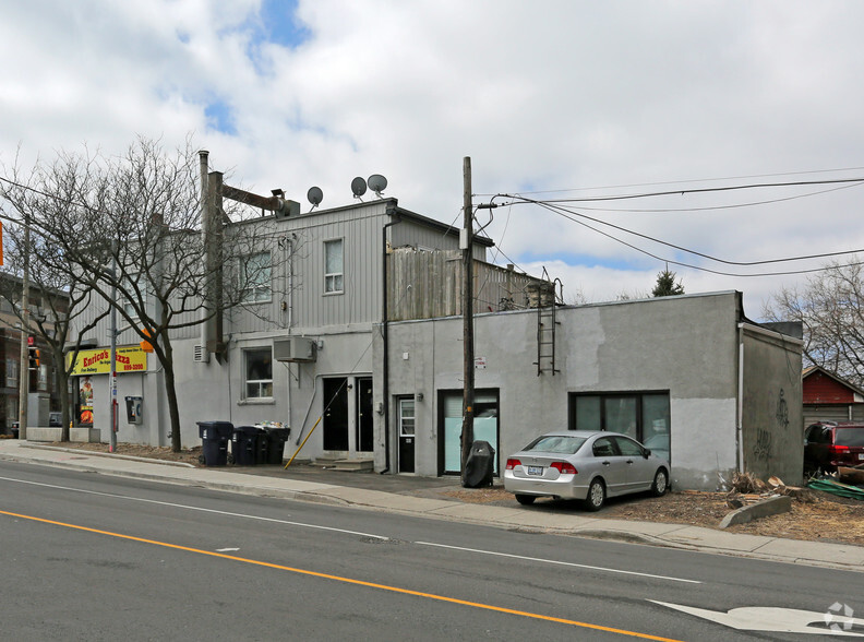 1736 Kingston Rd, Toronto, ON à louer - Photo du bâtiment - Image 2 de 6