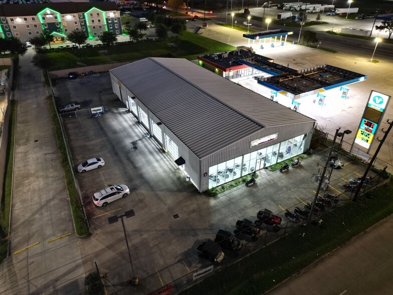 14902 N Fwy Service Rd, Houston, TX for lease - Building Photo - Image 1 of 50