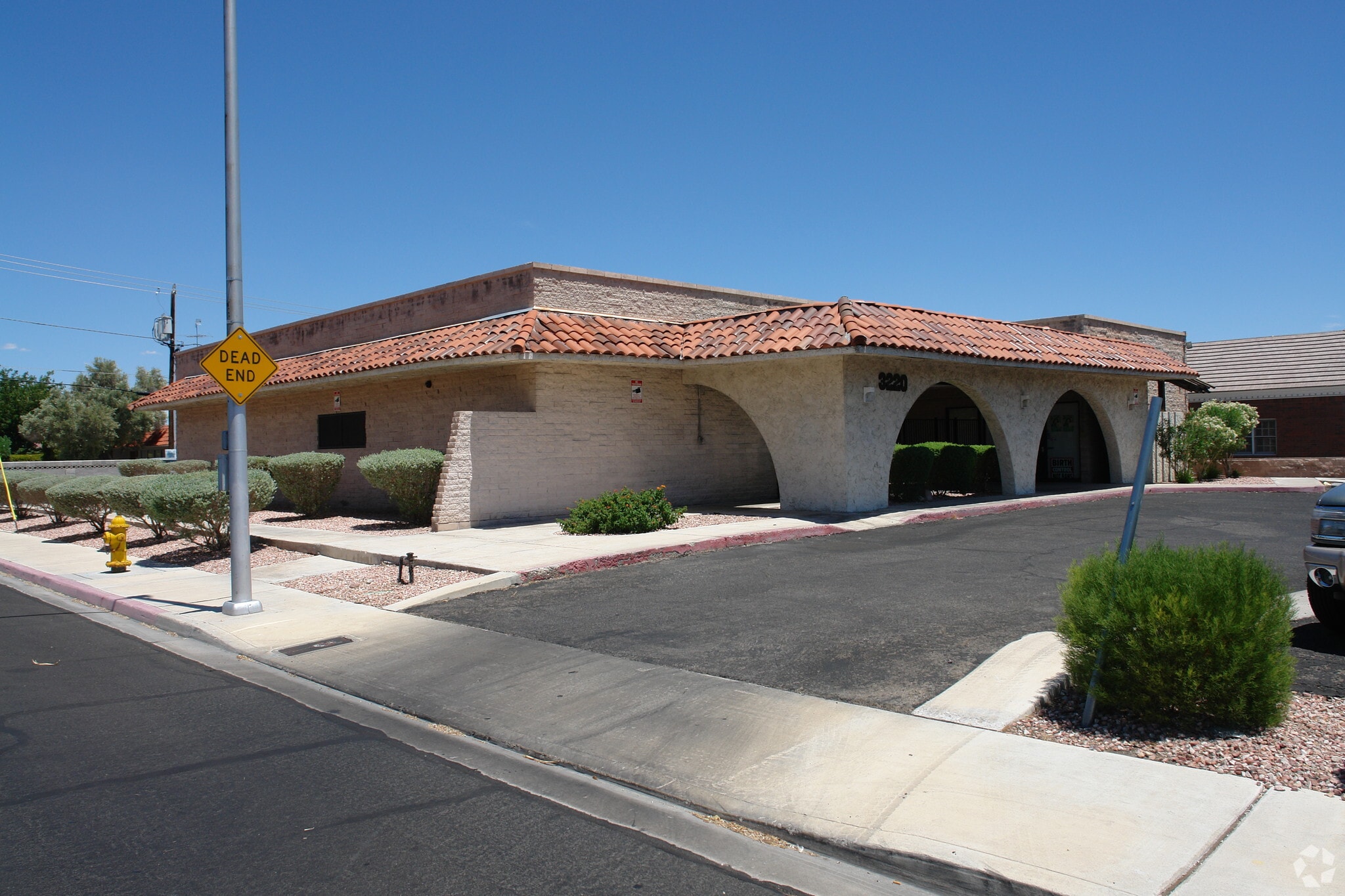 3220 W Charleston Blvd, Las Vegas, NV for lease Primary Photo- Image 1 of 29