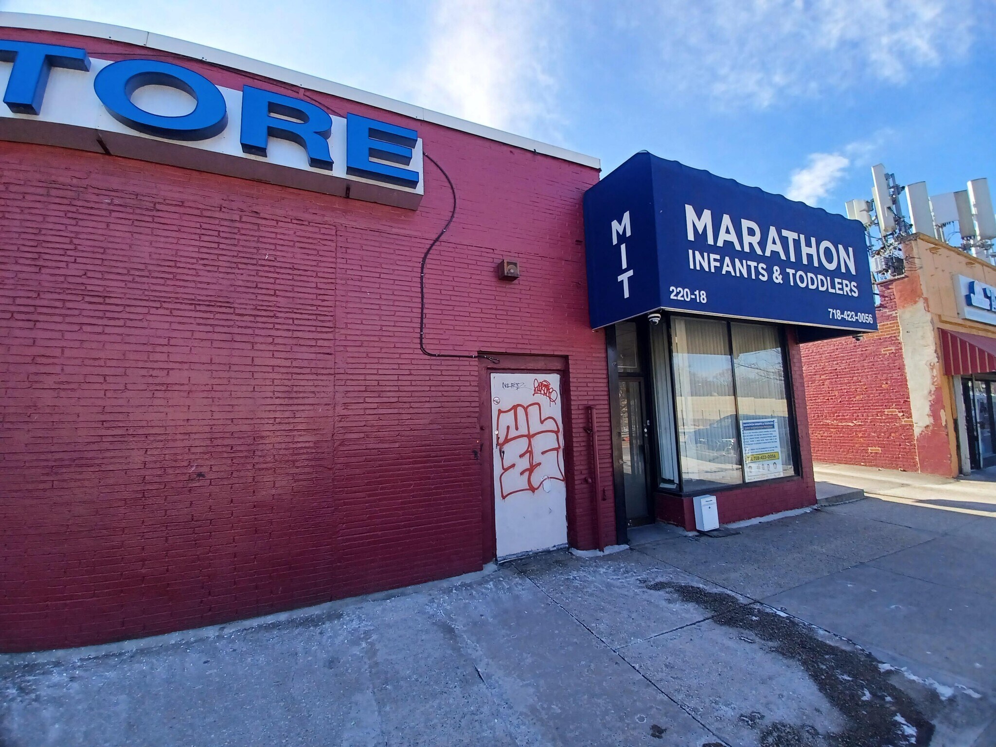 22018 Horace Harding Expy, Oakland Gardens, NY à louer Photo principale- Image 1 de 4