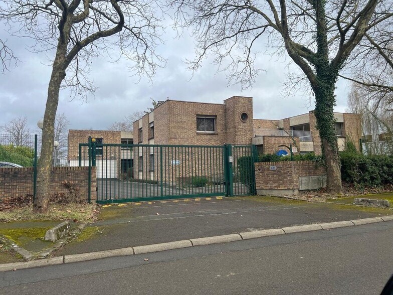 421 Rue Helene Boucher, Buc à vendre - Photo du bâtiment - Image 1 de 1