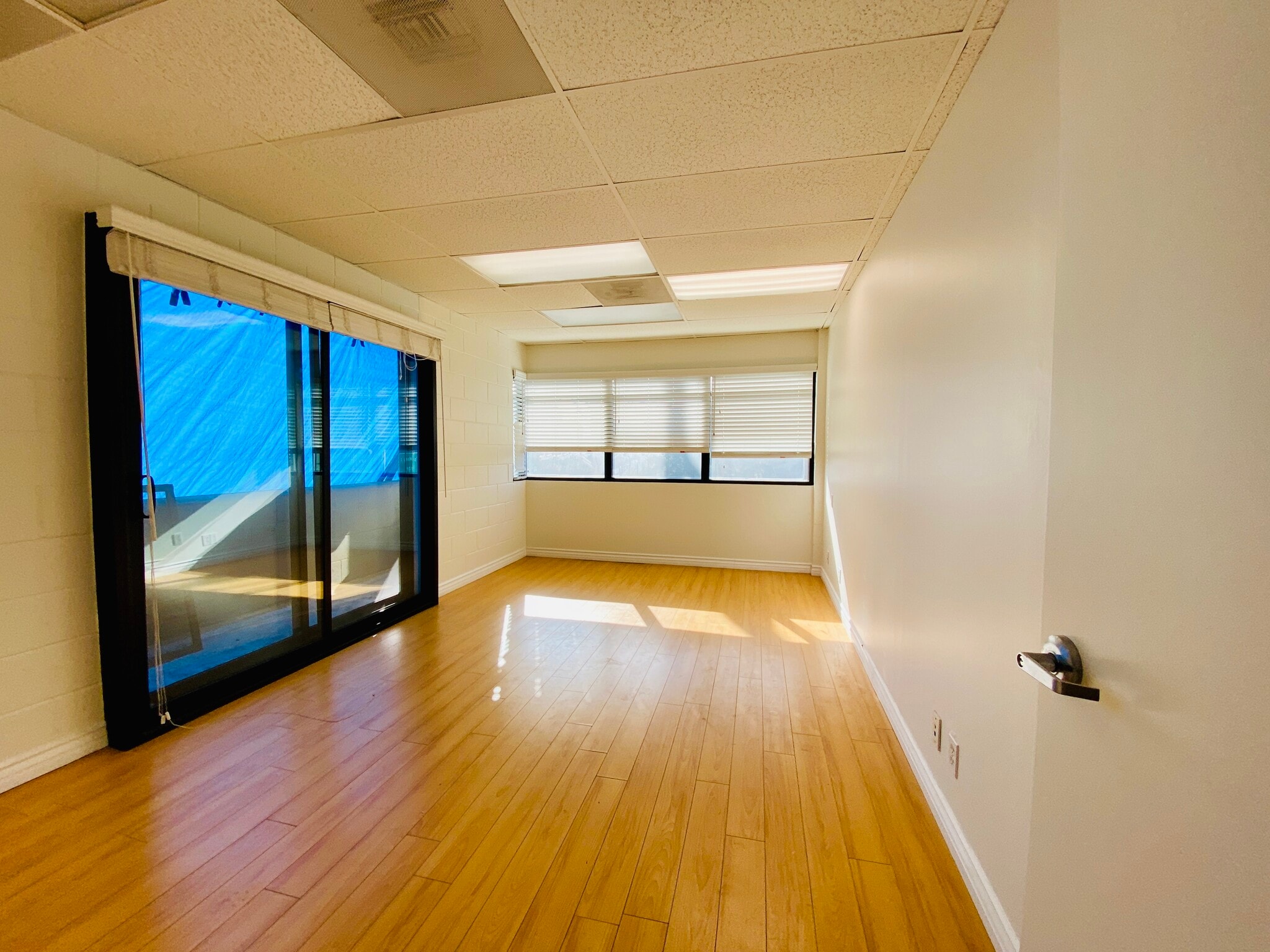 520 S Sepulveda Blvd, Los Angeles, CA à louer Photo intérieure- Image 1 de 1