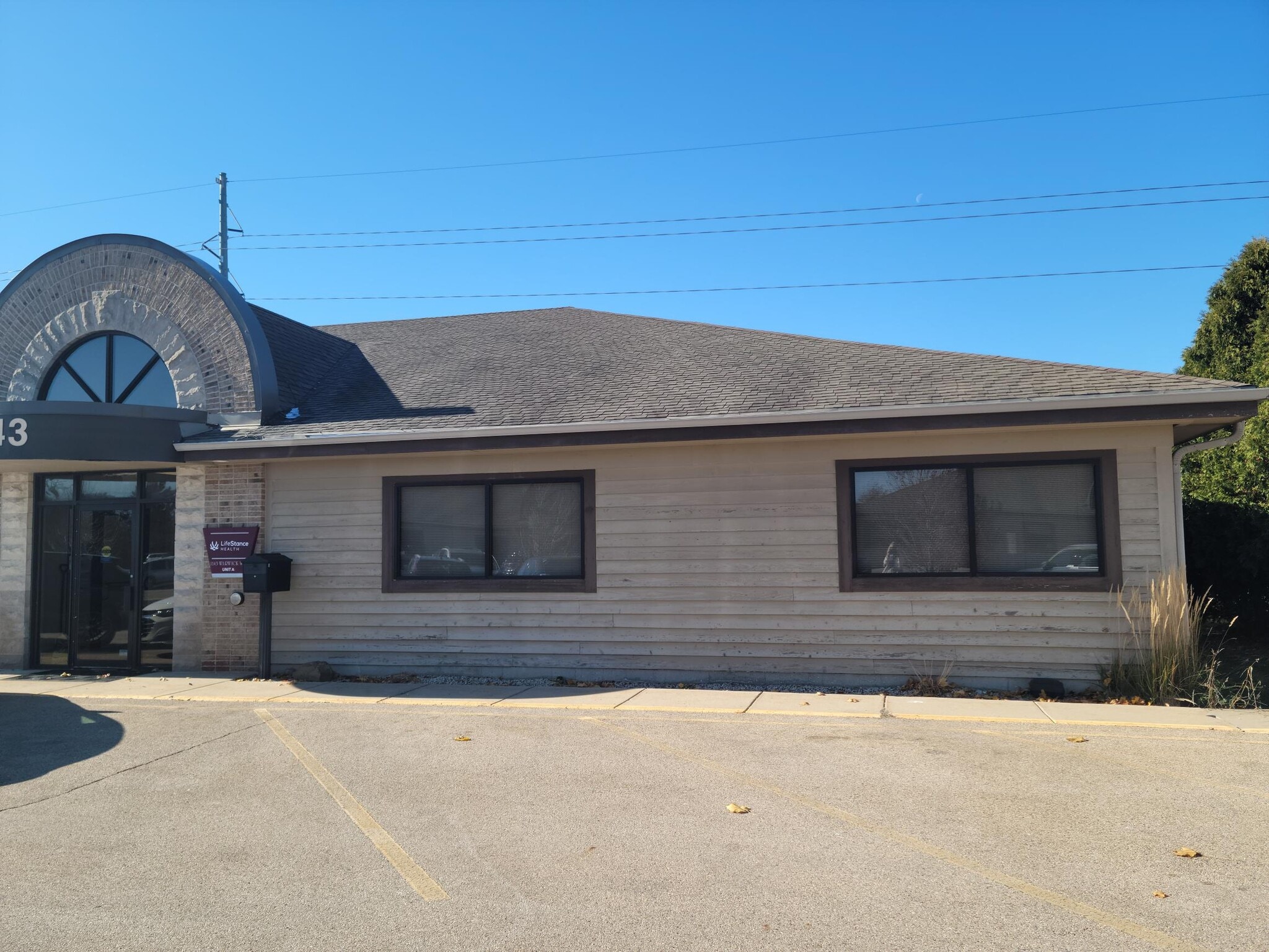 1143 Warwick Way, Racine, WI for lease Building Photo- Image 1 of 14