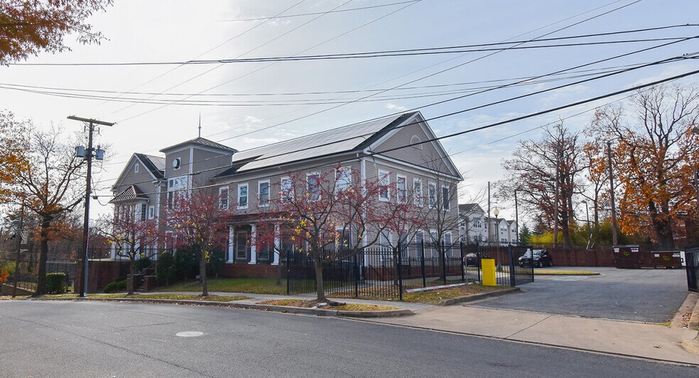 4301 9th St SE, Washington, DC à vendre - Photo du bâtiment - Image 2 de 9