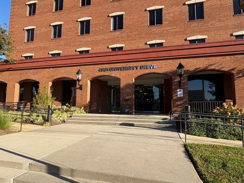 4031 University Dr, Fairfax, VA for lease - Building Photo - Image 3 of 5