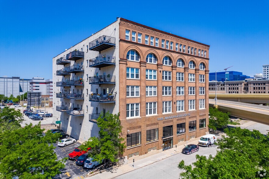413 N 2nd St, Milwaukee, WI à vendre - Photo du bâtiment - Image 1 de 5