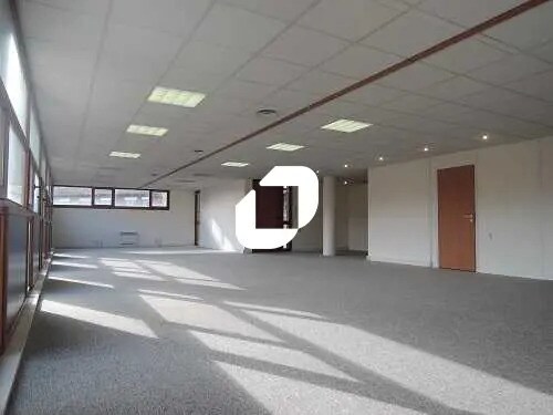 Office in Malakoff for lease - Interior Photo - Image 2 of 3